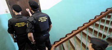 Почему сложно получить деньги после суда